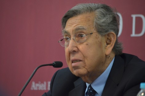 Cuauhtémoc Cárdenas minimizó la declaración de Peña Nieto sobre la <em>gallina de los huevos de oro</em>, misma que considera no se ha acabado, pero sí está en riesgo la riqueza petrolera de México debido a la apertura de la iniciativa privada a consecuencia de la Reforma Energética. 