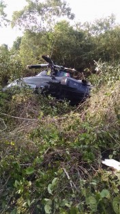 Un helicóptero tipo Helivan, con matrícula XA-SJC, se desplomó en el municipio de Tihuatlán cuando acababa de despegar del aeropuerto Tajín, en el norte del estado de Veracruz. En la nave viajaba un piloto, un mecánico aviador y dos pasajeros, todos resultados con heridas que hasta ahora no ponen en peligro sus vidas.