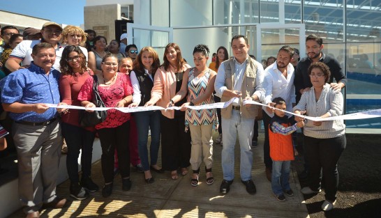 En Xalapa las soluciones no están en la mano de una persona o de un ente gubernamental, las soluciones están en las manos de todos, pero debemos hacer a un lado nuestras diferencias y concentrarnos en lo que verdaderamente es importante, afirmó el alcalde Américo Zúñiga Martínez al inaugurar el Centro Deportivo Santa Fe. 