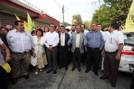 Nicanor Moreira acudió al CDE del Partido de la Revolución Democrática a registar su solicitud como aspirante a la candidatura a la alcaldía de Xalapa 