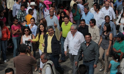 Acompañados de simpatizantes, cada uno de los aspirantes a una candidatura acudieron a presentar su documentación a la sede estatal del Sol Azteca.