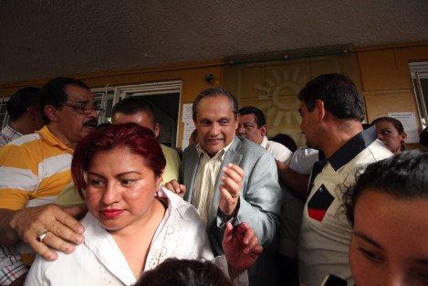 Nicanor Moreira acudió al CDE del Partido de la Revolución Democrática a registar su solicitud como aspirante a la candidatura a la alcaldía de Xalapa.  