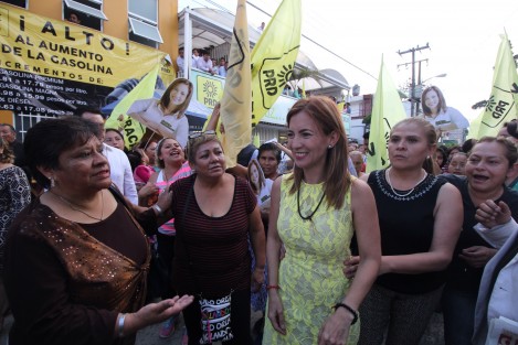 Con el respaldo de las mujeres, a quienes ha dedicado gran parte de su trabajo social como ciudadana, Ana Miriam Ferráez buscará ser postulada como candidata a la acaldía de Xalapa por el PRD.  