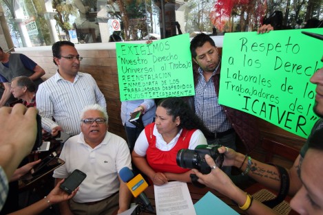 Otros que reclaman la reinstalación en sus puestos de trabajo son extrabajadores de ICATVER. Como ha ocurrido en otras dependencias, con la justificación de que había aviadores, varios trabajadores fueron cesados de sus puestos en esa dependencia. 