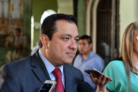 El Ayuntamiento de Xalapa está comprometido con la mejora de la movilidad en la ciudad, por ello estaremos ofreciendo nuestro apoyo al Programa de Reordenamiento del Transporte Público presentado por el gobernador Miguel Ángel Yunes Linares, informó el alcalde Américo Zúñiga Martínez.
