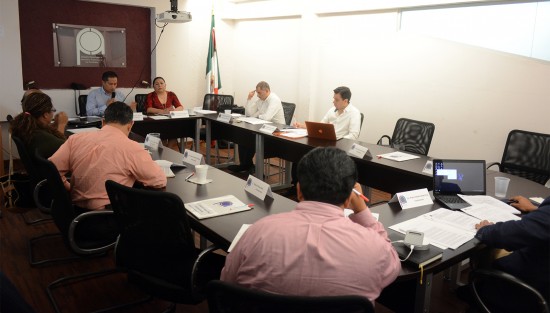 Durante la segunda ordinaria sesión ordinaria en la Comisión Estatal para la Atención y Protección de los Periodistas, CEAPP los integrantes del pleno trataron diferentes asuntos entre estos para la asignación de recursos económicos por concepto de ayuda social, con la finalidad de transparentar el destino de los recursos asignados a esta Comisión y hacerlos accesibles a todos los periodistas de cualquier parte del Estado. 