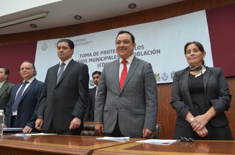 El Secretario de Gobierno, Rogelio Franco Castán, presidió la toma de protesta de los Consejos municipales de población (COMUPO), acompañado por el Alcalde de Xalapa, Américo Zúñiga Martínez y alcaldes del estado. 