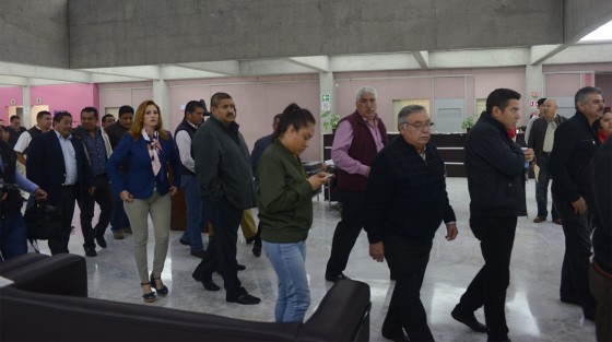 La secretaria de Finanzas,Clementina Guerrero, no asistió a la reunión que tendría en el Congreso del Estado con alcaldes y diputados para tratar el tema de los adeudos a muncipios. 