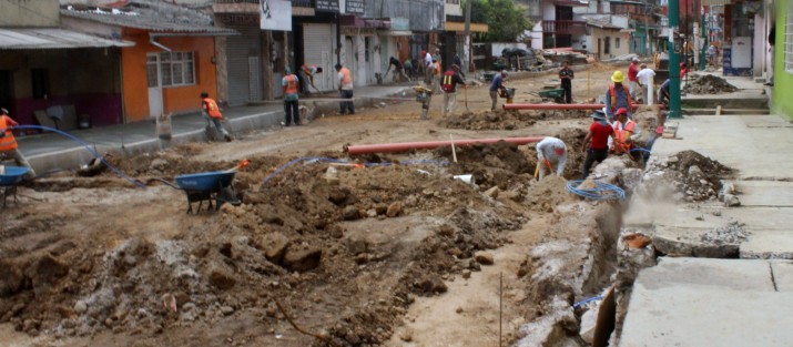 Avanzan los trabajos de pavimentación en la calle Pípila. 