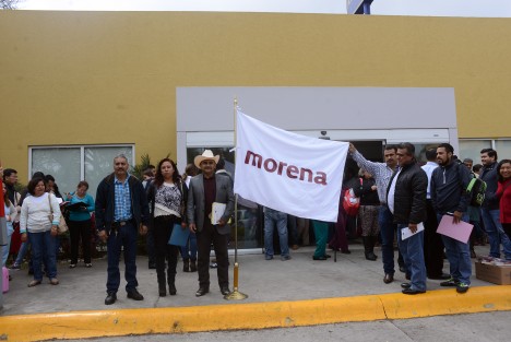  Gente de todos los estatus se registra con la esperanza de realizar su sueño, algunos  ideológico, otros económicos.  