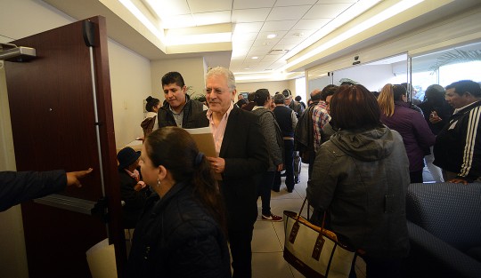  El antropólogo investigador, Hipólito Rodríguez, acudió a registrarse como aspirante a la candidatura a la alcaldía de Xalapa por Morena.