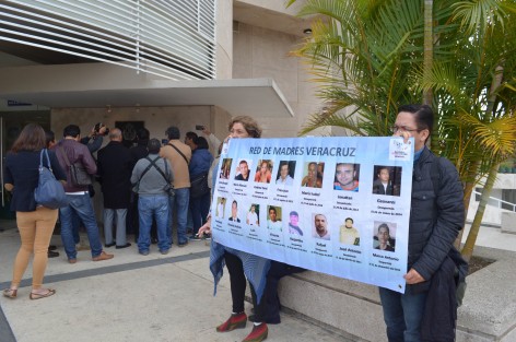 Pese a la gran importancia que deben dar  la Fiscalía del Estado y el Sub Secretario de Derechos Humanos, Roberto Campa Cifrian  a las reuniones de trabajo con Colectivos de familiares de personas desaparecidas, éstos últimos tuvieron que esperar por máss de tres horas en la recepción de la Fiscalía su arribo. 