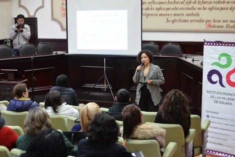 En el marco del 100 aniversario del Artículo 115 Constitucional Municipio Libre, la Directora del Instituto Municipal de las Mujeres, Yadira Hidalgo González, participó en el Foro: Bando de Policía y Gobierno, con el objetivo de que el funcionariado municipal conozca que este documento cuenta con perspectiva de género, y que es uno de los pocos ayuntamientos en tenerlo así, tras la reforma al mismo en el 2010.