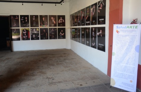 En el Centro Recreativo Xalapeño se presenta la exposición SaludArte, la cual busca dar a conocer algunas palabras relacionadas con el turismo en lenguaje de señas mexicano, y se compone de 60 carteles elaborados por alumnos de la Facultad de Artes de la Universidad Veracruzana, en colaboración con la asociación Difusión, Inclusión y Educación del Sordo (DIES).