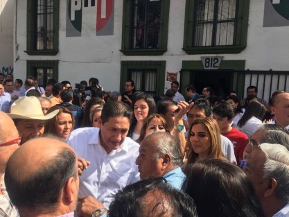 Al iniciar el registro de aspirantes a las alcaldías en el Partido Revolucionario Institucional  (PRI), el ex Secretario de Seguridad Pública y exdiputado local, Alejandro Montano Guzmán, acudió a solicitar ser considerado como candidato a la alcaldía de Xalapa.  