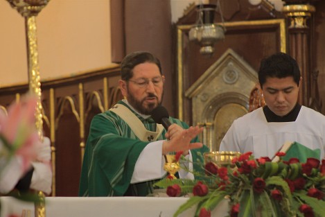 Conforme a las lecturas de este domingo, el arzobispo de Xalapa, Hipólito Reyes Larios convocó a los feligreses a perdonar a quienes los ofenden y no guardar rencores, sino por el contrario, orar por ellos y su conversión.  