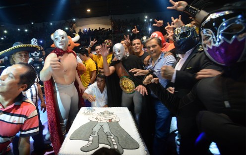 En la Arena Xalapa se llevó a cabo la celebración de los 100 años de <em>El Santo</em>.  