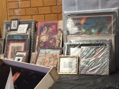 En el lugar ubicado en la avenida 39, calles 21 y 25, acompañado por la Fiscalía General del Estado y Fuerza Civil, dio a conocer que aunque no se ha cuantificado lo decomisado, es una fortuna en toneladas de obras de arte de gran valor, despensas, artículos deportivos, escolares, sillas de ruedas, equipo de golf, enseres domésticos, como muebles de sala y de cocina     