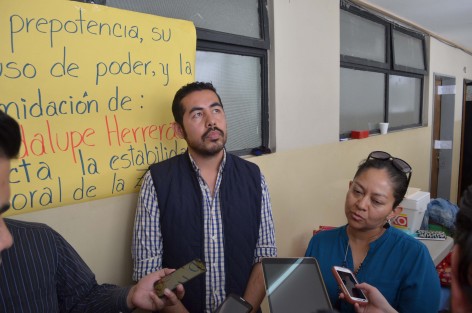 Maestros de once escuelas de la zona 75 de telesecundarías piden la salida de la inspectora de zona, Guadalupe Herrera, debido a los malos tratos y prepotencia con que son tratados. 