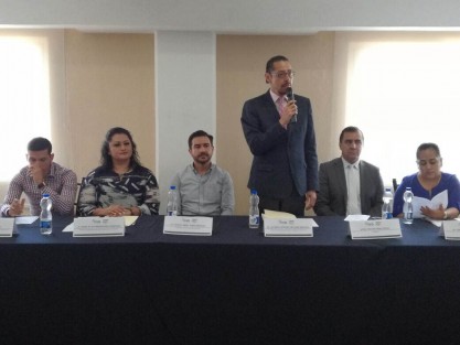 El Instituto Veracruzano del Deporte firmó un convenio de colaboración con CONADE y capacitadores deportivos para implementar el programa <em>Veracruz Comienza con el Deporte</em>, que tiene como finalidad elevar el nivel de calidad de los entrenadores deportivos.  