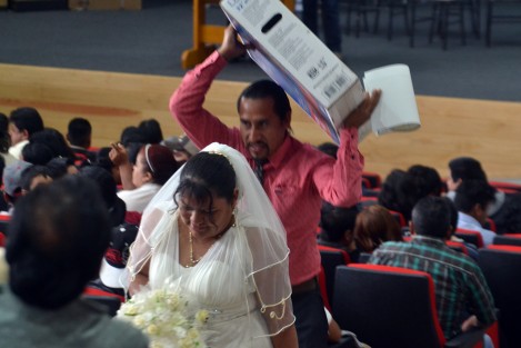 Las parejas disfrutaron del pastel y participaron en la rifa de aparatos electrodomésticos. 