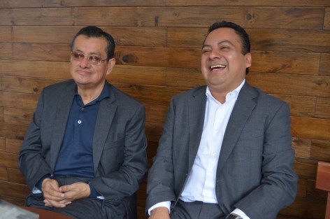 Casualmente este martes, luego de la revelación de la bodega con artículos de la familia Duarte -Macías, los perredistas Manuel Bernal Rivera y Fredy Marcos Valor llegaron a tomarse un cafecito en el centro de Xalapa donde opinarron que tal hallazgo puede aportar importantes pistas para dar con la pronta captura de Javier Duarte y Karime Macías.
 