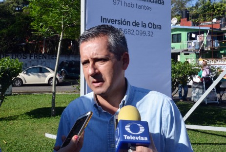 El director de Obras Públicas, Fernando Francisco Velasco Montiel, explicó que, aunque la reconstrucción de la calle estaba programada para un tiempo de 60 días, se le concedió a la empresa constructora una extensión de 30 días, para atender las peticiones de los vecinos que solicitaron modificaciones del proyecto original.