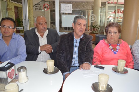 Carlos Munguía, perrdista que encabeza el Movimiento Social del Comité Ejecutivo de su partido, presentó a la ex alcaldesa priista  de Alvarado, Delia Ortiz, como nueva integrante del PRD. 