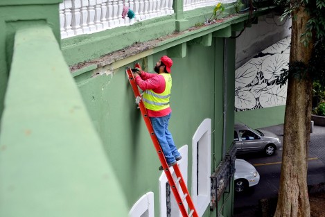 El Ayuntamiento de Xalapa realiza durante esta semana la rehabilitación integral del Parque Juárez, con trabajos de pintura, iluminación y atención a áreas verdes, informó el Director de Servicios Municipales, Julio César Ornelas Fernández.
