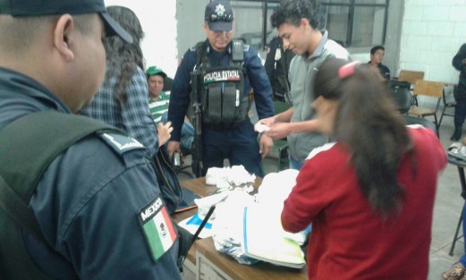 Plantes educativos en Tlapacoyan solicitan operativo mochila segura para evitar que circulen objetos ajenos a los útiles escolares.  