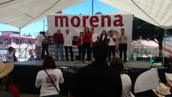 Acompañado de diputados locales y federales de MORENA, Andrés Manuel López Obrador realiza una gira Chconquiaco, Miahuatlán y Tepetlán. Volvió a tachar de corrupto a Miguel Ángel Yunes y dijo no puede comprobarle las acusaciones de recibir dinero de la administración pasada, como le retó, pero obviamente no va a renunciar a la gubernatura.