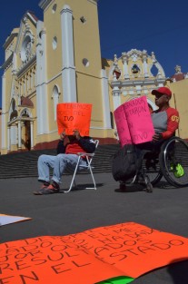 Atletas paralimpicos cuyas becas fueron recortadas o canceladas piden
la intervención del gobernador para analizar su caso debido a que solo
han encontrado trabas con la nueva Directora del Instituto Veracruzano
del deporte.