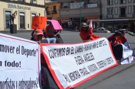 Los manifstantes se quejaron de la falta de atención por parte de la titular del IVD, Ángeles Ortiz, de quien dijeron,esperaban más sensibilidad... y recursos. 