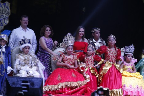 La presidenta del DIF estatal, Leticia Marquez de Yunes, realizó la coronación de los Reyes Infantiles del Carnaval de Veracruz 2017. 