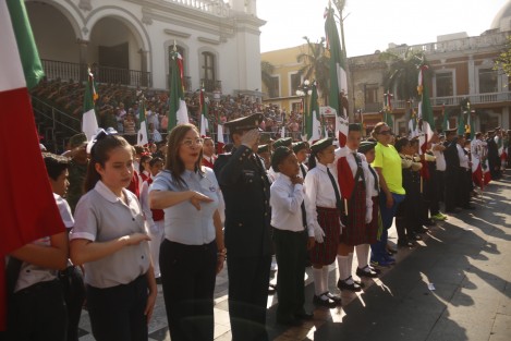 En la ciudad de Veracruz se llevó a cabo la ceremonia del CXCVI Aniversario de la Bandera de México. Participaron autoridades y escoltas de la Primera Región Naval,  Sexta Región Militar y escuelas de la ciudad de Veracruz. 
