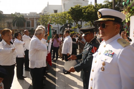 En la ciudad de Veracruz se llevó a cabo la ceremonia del CXCVI Aniversario de la Bandera de México. Participaron autoridades y escoltas de la Primera Región Naval,  Sexta Región Militar y escuelas de la ciudad de Veracruz. 
