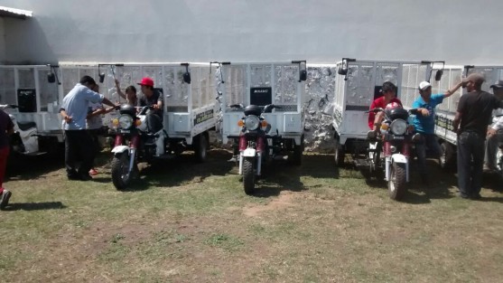 Este sábado fueron entregadas por el Ayuntamiento de Xalapa, 13 nuevas unidades, para sustituir caballos a los carretoneros recolectores  de basura.  
