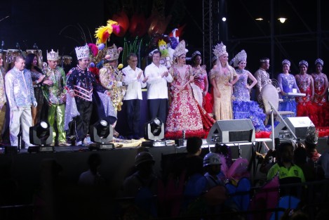La noche de este viernes fueron coronados Rossana Ortega Campos y a Alejandro Hernández Gayosso, reyes de las fiestas de Carnaval de Veracruz 2017. 
