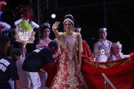 La noche de este viernes fueron coronados Rossana Ortega Campos y a Alejandro Hernández Gayosso, reyes de las fiestas de Carnaval de Veracruz 2017. 