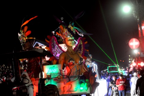 Se llevó a cabo el primer gran desfile de carros alegóricos y comparsas del carnaval de Veracruz 2017. 