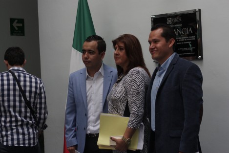 Acompañados de sus equipos y seguidores, los aspirantes a un cargo fueron desfilando para solicitar su registro. 