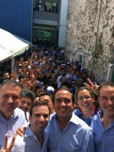 Fernando Yunes Márquez, acudió junto con Humberto Alonso Morelli a solicitar la candidatura a la alcaldía de Veracruz y de Boca del Río respectivamente. 