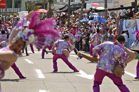 Con mucho calor en el ambiente climático y de ánimo de los asistentes, transcurrió elsegundo desfile del Carnaval de Veracruz 2017.