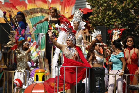 Con mucho calor ambiental y humano, transcurrió el segundo desfile del Carnaval de Veracruz 2017. 