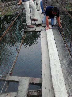 Fueron dos tablas las que se rompieron.
