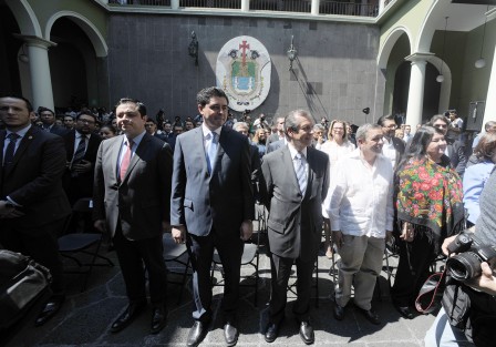 El alcalde de Xalapa, Américo Zúñiga Martínez (izq), dijo que aún  no hay  fecha definida para la llegada de la Gendarmería a Xalapa, sin embargo se siguen llevando acciones para mejorar la seguridad, como la instalación  de cámaras de videovigilancia. 