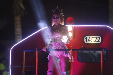 Este lunes se llevó a cabo  el cuarto desfile de carros alegóricos del carnaval de 2017. En este paseo se pudieron observar actores de televisión amenizando la fiesta.