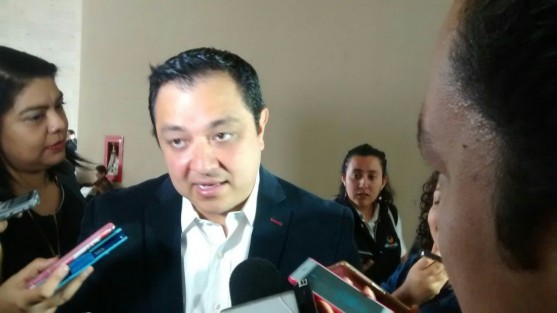 Como una postura justa de los legisladores locales, calificó el alcalde de Xalapa, Américo Zúñiga, la decisión de retirar de la orden del día la votación del dictamen para la reestructuración de la deuda estatal, para que se defina claramente, a dónde se destinarán los beneficios de la medida que se propone. 