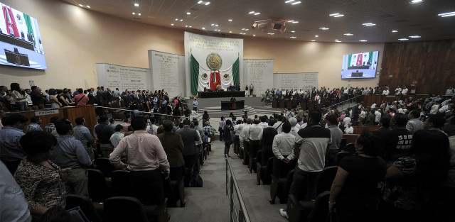 Durante la sesión y a propuesta del presidente de la Comisión de Hacienda del Estado, diputado Sergio Rodríguez Cortés, fue retirado del orden del día el Dictamen con Proyecto de Decreto por el que se autorizaba al Estado de Veracruz de Ignacio de la Llave, para llevar a cabo la celebración de una o varias operaciones, refinanciar y/o reestructurar la deuda directa vigente del Estado de Veracruz de Ignacio de la Llave. 