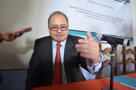 La actriz Karina Gidi y el periodista Ernesto Villanueva  en conferencia de prensa hablaron sobre la inclusión de diversos temas por parte de la organización ONEA al Congreso local. 
